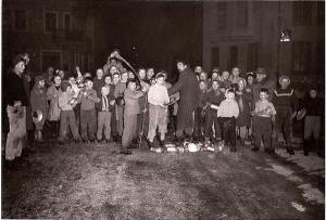 I bambini festeggiano Schella Marzo con Mario Rigoni Stern