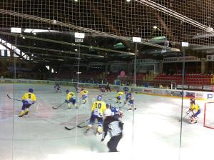 Una partita di hockey stadio del ghiaccio di Asiago